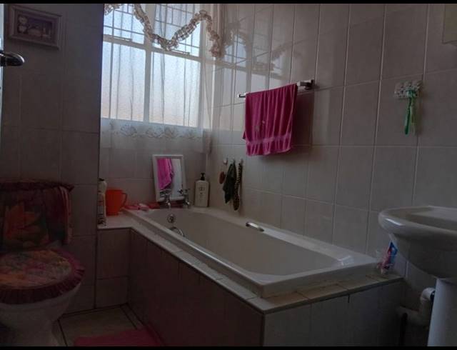 2 BEDROOM APARTMENT FOR SALE IN VANDERBIJLPARK CW 3
